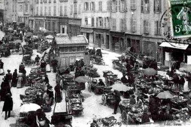 Le marche sur la place aux herbes