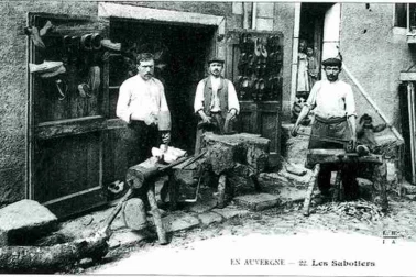 L Auvergne petits metiers Les sabotiers