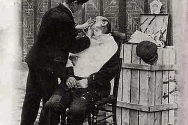 Rouen Le barbier du quai vers 1900