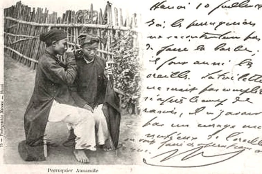 Perruquier anamite et cureur d oreilles au Vietnam