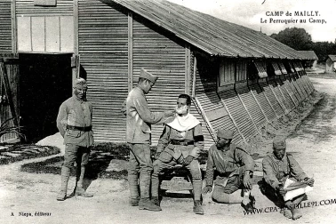 Camp de Mailly - Le perruquier au camp
