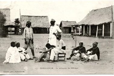 Le perruquier des miliciens a Madagascar