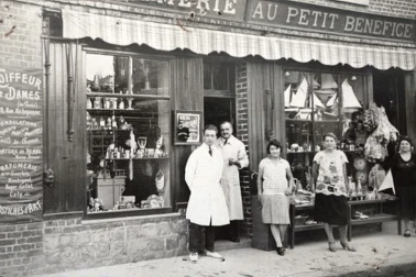 Coiffeur de dames magasin aux petits benefices