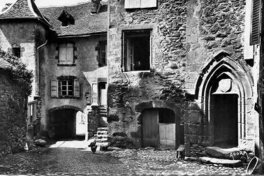 Salers vieilles demeures rue des- templiers