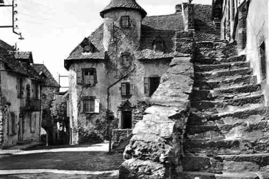 Saint-paul-de-salers une rue du village