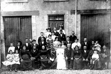 Aurillac mariage vers 1900 1902 gendarme de la brigade a pieds