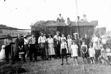 La batteuse pres de St Flour dans les annees 1930