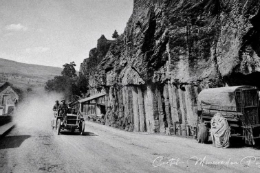 La montee des orgues une automobile d autrefois