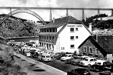 Hotel et le Viaduc de Garabit dans les annees 60