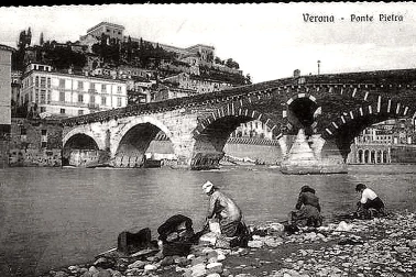 Lessiveuses Verona-Ponte-Pietra