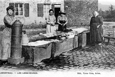 Les lessiveuses a la fontaine