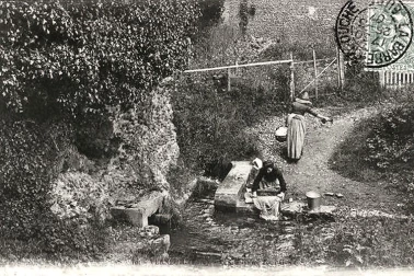Lessiveuses au lavoir a Verneuil