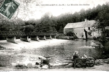 Guingamp - le Moulin des Salles - Lessiveuse au lavoir