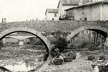 Des lessiveuses au Vieux-Pont a Brignats