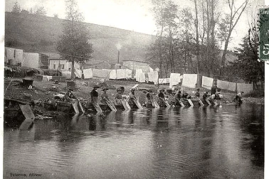 Bois-d oingt - Les laveuses a L azergue