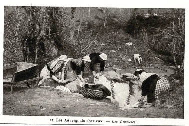 Les Auvergnats chez eux Laveuses
