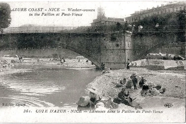 Nice les Laveuses dans le Paillon du Pont-Vieux
