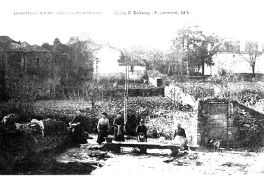 Les laveuses a la riviere en campagne