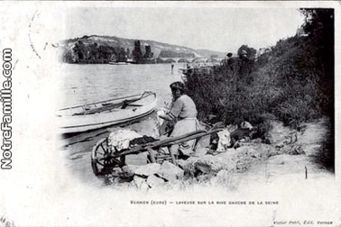 LAVEUSE SUR LA RIVE GAUCHE DE LA SEINE