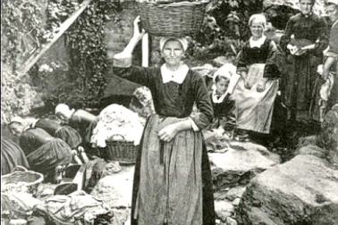 Les laveuses de retour du ruisseau