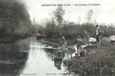 Chatenay-sur-Seine Les laveuses a la Chapelle