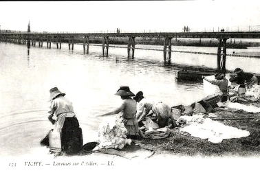Vichy Laveuses sur l Allier