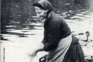 Type Lozerien - Une laveuse a la riviere
