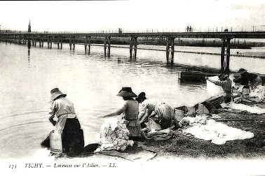 Vichy - Laveuses sur l Allier