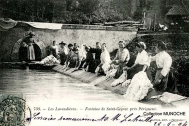 Les lavandieres a la fontaine de Saint-Geyrac