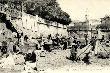 Lavandieres au paillon