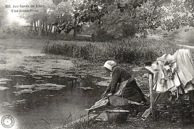 Une lavandiere sur les bords du Cher