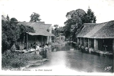 Les lavandieres au lavoir a Valognes