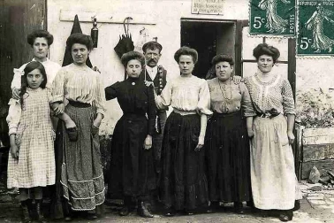 Une famille de blanchisseurs et blanchisseuses de gros et de fin