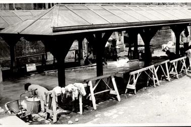Les blanchisseuses au lavoir