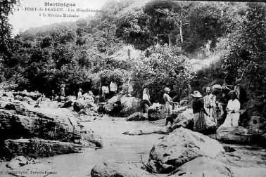 Martinique Fort-de-France Les blanchisseuses a la riviere Madame
