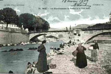 Les Blanchisseuses du Paillon et le Pont Vieux en 1909