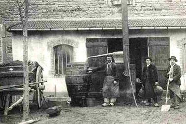 L alambic du bouilleur de cru a la ferme