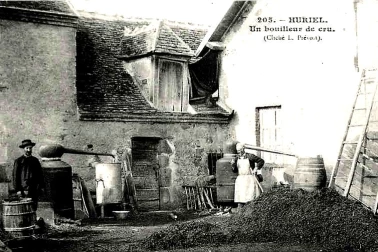 ALLIER - HURIEL - UN BOUILLEUR DE CRU