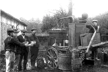 On goute la niole avec le bouilleur de cru