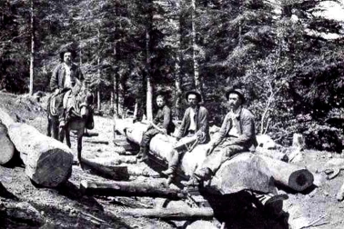 Les bucherons a cette epoque avaient un travail tres difficile