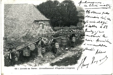 Arrive au buron arrondissement d Espalion dans l Aveyron