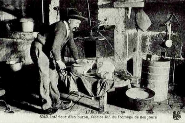 L Auvergne interieure d un buron - Fabrication du fromage