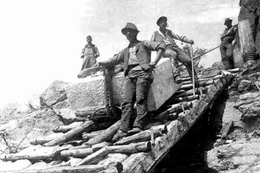 Descente d un bloc de pierre sur une rampe  en 1856