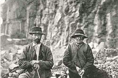 Des casseurs de pierres en 1903 vieux metiers des carrieres