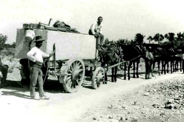 Espagne - Transport attele d'un bloc de pierre