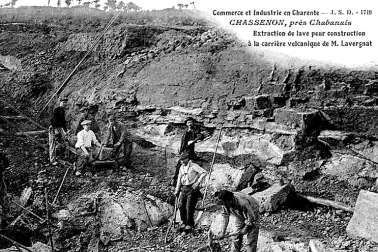 Extraction de la lave pour la construction - Carriere volcanique de M Lavergnat