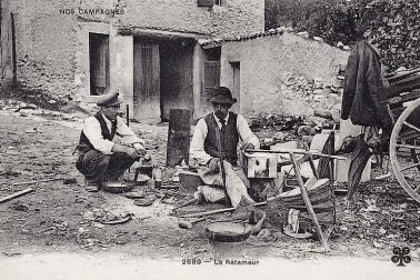 Le retameur du village