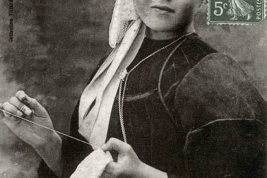 Pour cette couturiere la Reine des brodeuses