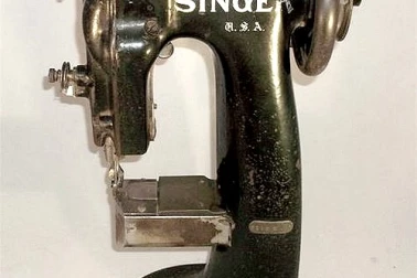Une ancienne machine a coudre original