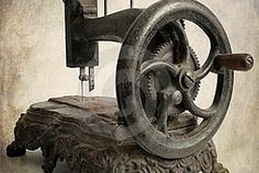 Une des premieres machines a coudre